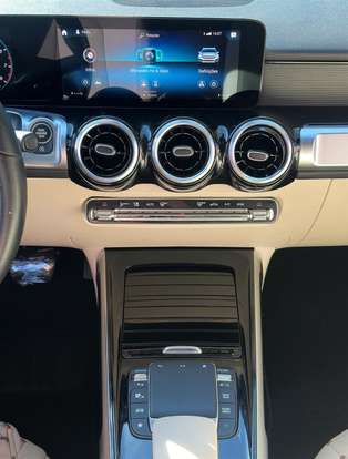 MERCEDES-BENZ-GLB 200-2021