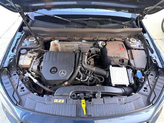 MERCEDES-BENZ-GLB 200-2021