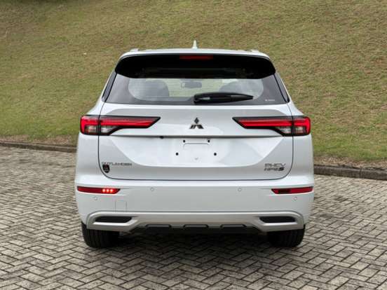 MITSUBISHI-OUTLANDER-2025