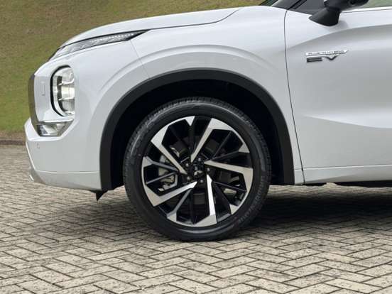 MITSUBISHI-OUTLANDER-2.4 PHEV HPE-S S-AWC DHT MITSUBISHI-OUTLANDER-2025
