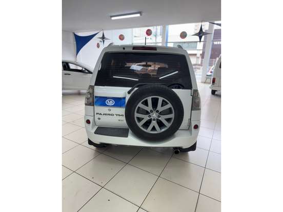 MITSUBISHI-PAJERO TR4-2.0 4X2 16V 140CV FLEX 4P AUTOMÁTICO MITSUBISHI-PAJERO TR4-2014