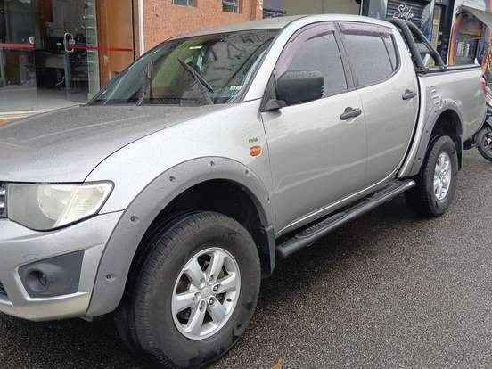 MITSUBISHI-L200 TRITON-3.2 HPE 4X4 CD 16V TURBO INTERCOOLER DIESEL 4P MANUAL MITSUBISHI-L200 TRITON-2013