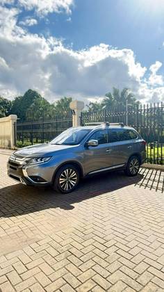 MITSUBISHI OUTLANDER 3.0 MIVEC V6 GASOLINA HPE-S AWD AUTOMÁTICO