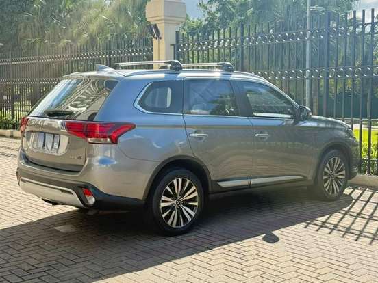 MITSUBISHI-OUTLANDER-3.0 MIVEC V6 GASOLINA HPE-S AWD AUTOMÁTICO MITSUBISHI-OUTLANDER-2020