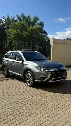MITSUBISHI-OUTLANDER-2020
