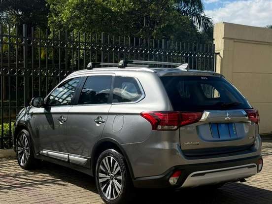 MITSUBISHI-OUTLANDER-3.0 MIVEC V6 GASOLINA HPE-S AWD AUTOMÁTICO MITSUBISHI-OUTLANDER-2020