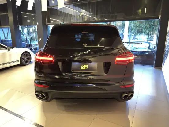 PORSCHE-CAYENNE-2015