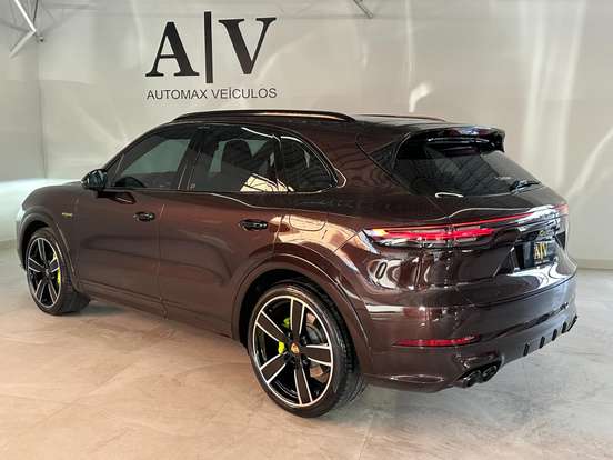 PORSCHE-CAYENNE-2023