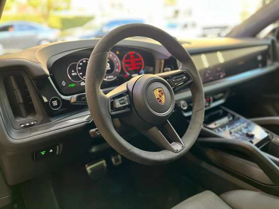 PORSCHE-CAYENNE-2025