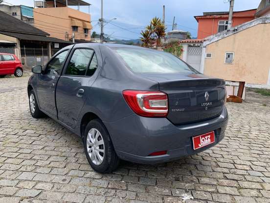 RENAULT-LOGAN-2018