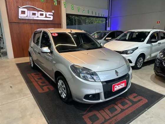 RENAULT SANDERO 1.0 EXPRESSION 16V FLEX 4P MANUAL RENAULT SANDERO 1.0 EXPRESSION 16V FLEX 4P MANUAL