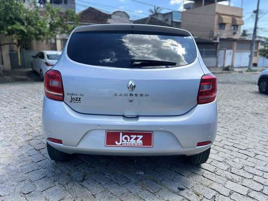 RENAULT-SANDERO-2018