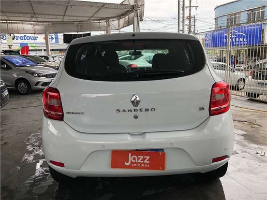 RENAULT-SANDERO-2020