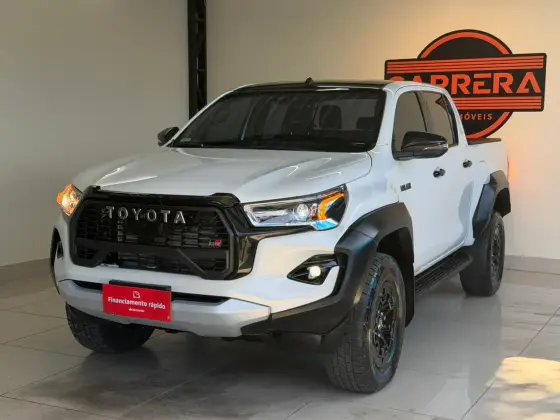 TOYOTA HILUX 2.8 D-4D TURBO DIESEL CD GR-S 4X4 AUTOMÁTICO