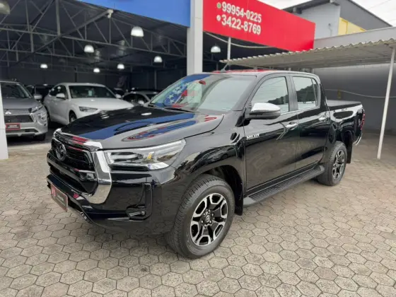 TOYOTA HILUX 2.8 D-4D TURBO DIESEL CD SRX 4X4 AUTOMÁTICO