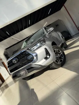 TOYOTA HILUX 2.8 D-4D TURBO DIESEL CD SRX 4X4 AUTOMÁTICO