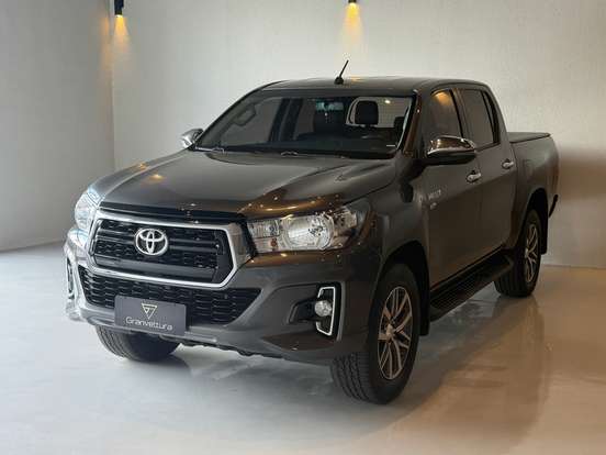 TOYOTA-HILUX-2018