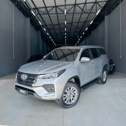 TOYOTA HILUX SW4 2.7 VVT-i FLEX SRV 7L 4X2 AUTOMÁTICO