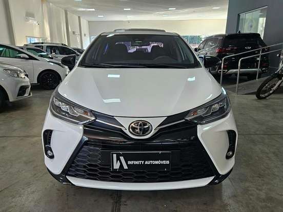 TOYOTA-YARIS-2022