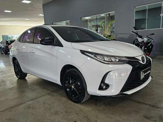 TOYOTA-YARIS-2022