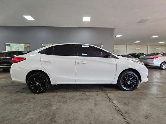 TOYOTA-YARIS-2022
