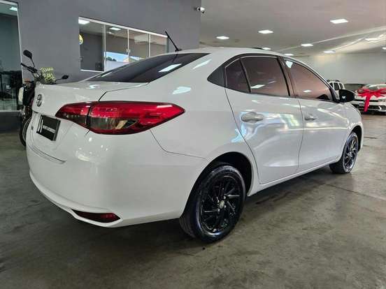 TOYOTA-YARIS-2022