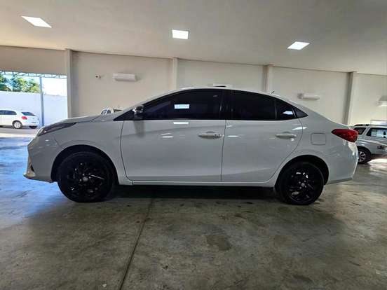 TOYOTA-YARIS-2022