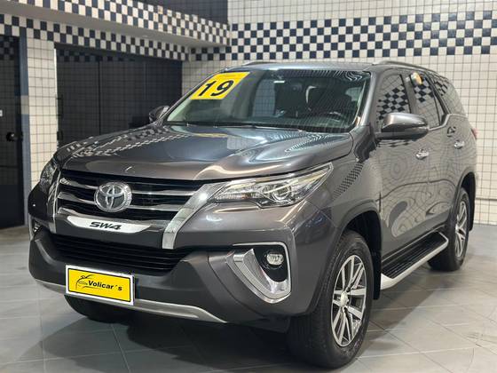 TOYOTA HILUX SW4 2.8 SRX 4X4 7 LUGARES 16V TURBO INTERCOOLER DIESEL 4P AUTOMÁTICO