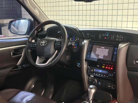 TOYOTA-HILUX SW4-2018