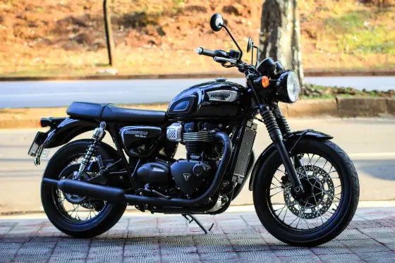 TRIUMPH BONNEVILLE T100 BLACK 900 