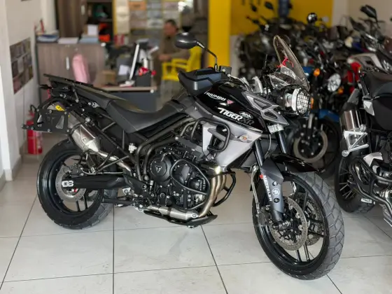 TRIUMPH TIGER 800 XR TRIUMPH TIGER 800 XR