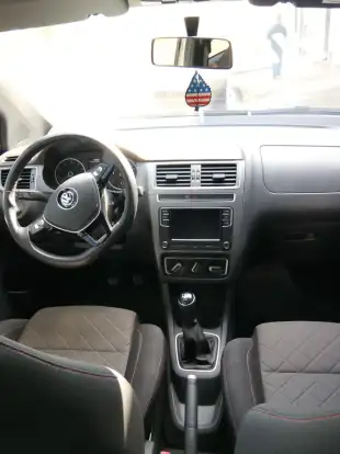 VOLKSWAGEN-FOX-2018