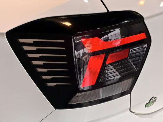 VOLKSWAGEN-POLO-2023