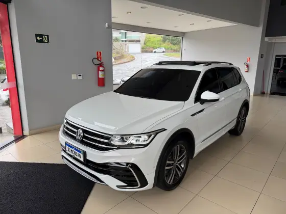 VOLKSWAGEN TIGUAN 2.0 300 TSI GASOLINA ALLSPACE R-LINE AUTOMÁTICO VOLKSWAGEN TIGUAN 2.0 300 TSI GASOLINA ALLSPACE R-LINE AUTOMÁTICO