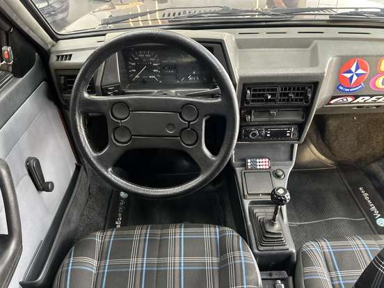 VOLKSWAGEN-VOYAGE-1.8 CL 8V GASOLINA 2P MANUAL VOLKSWAGEN-VOYAGE-1995