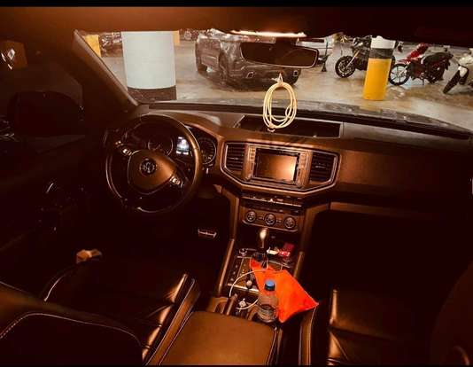 VOLKSWAGEN-AMAROK-2020