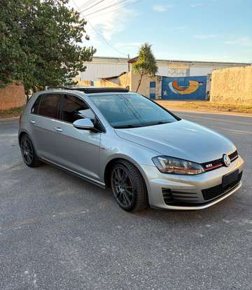 VOLKSWAGEN-GOLF-2015