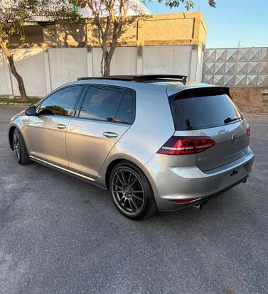 VOLKSWAGEN-GOLF-2015