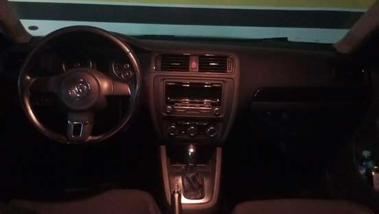 VOLKSWAGEN-JETTA-2012