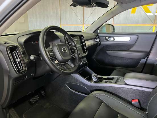VOLVO-XC40-2.0 T5 GASOLINA MOMENTUM AWD GEARTRONIC VOLVO-XC40-2018