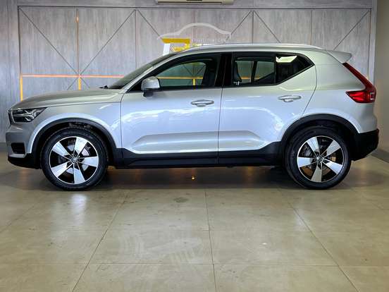 VOLVO-XC40-2.0 T5 GASOLINA MOMENTUM AWD GEARTRONIC VOLVO-XC40-2018