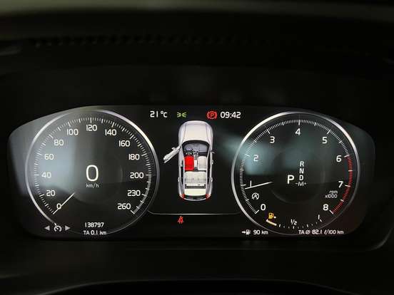 VOLVO-XC40-2.0 T5 GASOLINA MOMENTUM AWD GEARTRONIC VOLVO-XC40-2018