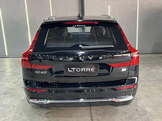 VOLVO-XC60-2022