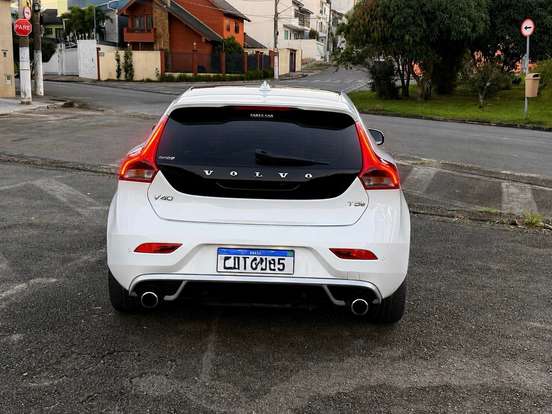 VOLVO-V40-2.0 T5 R DESIGN TURBO GASOLINA 4P AUTOMÁTICO VOLVO-V40-2014