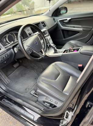 VOLVO-V60-2.0 T4 MOMENTUM GASOLINA 4P AUTOMÁTICO VOLVO-V60-2017