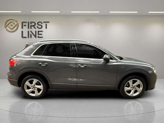 AUDI-Q3-2021
