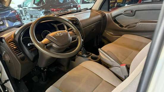 HYUNDAI-HR-2.5 LONGO SEM CAÇAMBA 4X2 16V 130CV TURBO INTERCOOLER DIESEL 2P MANUAL HYUNDAI-HR-2015