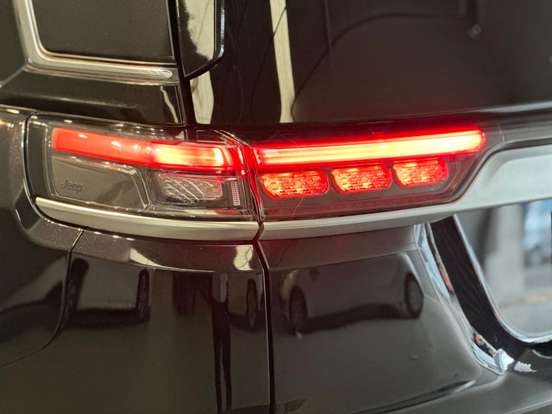 JEEP-COMMANDER-2023