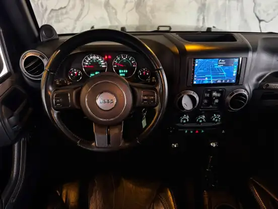 JEEP-WRANGLER-3.6 UNLIMITED SPORT 4X4 V6 GASOLINA 4P AUTOMÁTICO JEEP-WRANGLER-2012