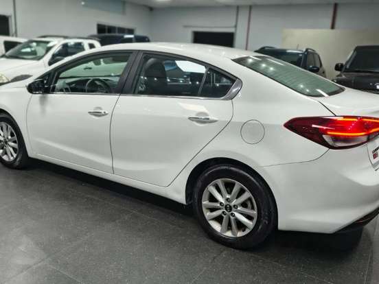 KIA-CERATO-1.6 SX 16V FLEX 4P AUTOMÁTICO KIA-CERATO-2017
